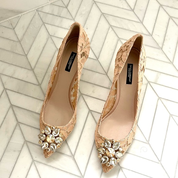 DOLCE & GABANA. Lace rainbow pumps with brooch detailing. Size 39. - Picture 2 of 4